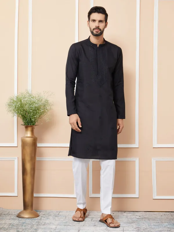 Black_Embroidered_Chanderi_Silk_Straight_Kurta