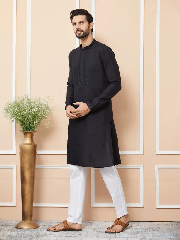 Black_Embroidered_Chanderi_Silk_Straight_Kurta