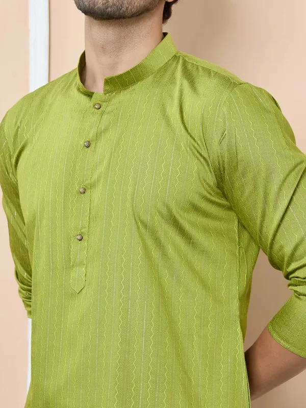 Green_Thread_Work_Straight_Kurta_with_Pyjama