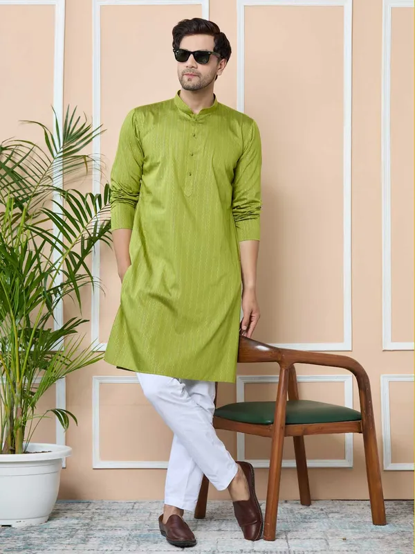 Green_Thread_Work_Straight_Kurta_with_Pyjama