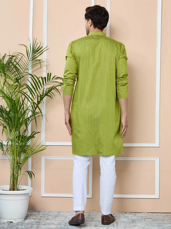 Green_Thread_Work_Straight_Kurta_with_Pyjama