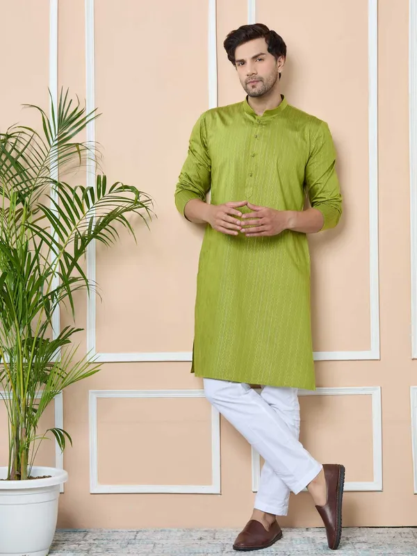 Green_Thread_Work_Straight_Kurta_with_Pyjama