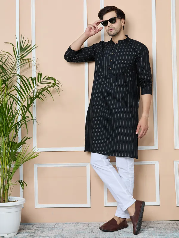 Black_Thread_Work_Straight_Kurta_With_Pyjama