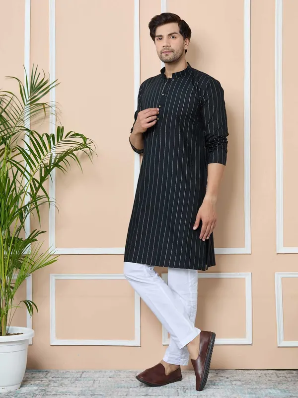 Black_Thread_Work_Straight_Kurta_with_Pyjama