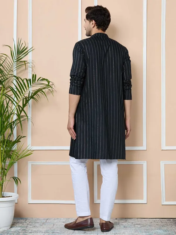 Black_Thread_Work_Straight_Kurta_with_Pyjama