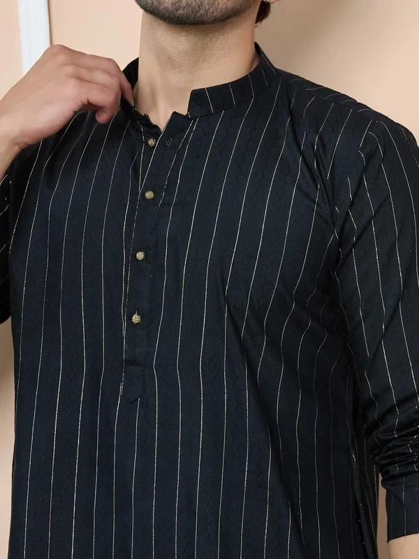 Black_Thread_Work_Straight_Kurta_with_Pyjama