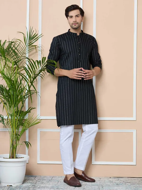 Black_Thread_Work_Straight_Kurta_with_Pyjama