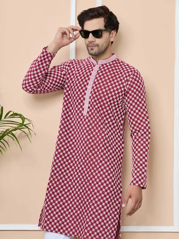 Maroon_Ethnic_Motifs_Embroidered_Mandarin_Collar_Straight_Kurta