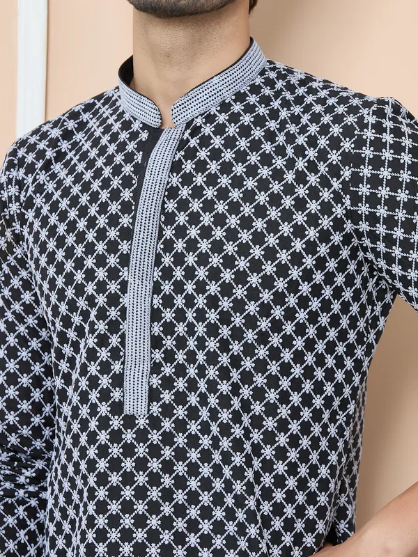 Black_Ethnic_Motifs_Embroidered_Mandarin_Collar_Straight_Kurta_With_Pyjama