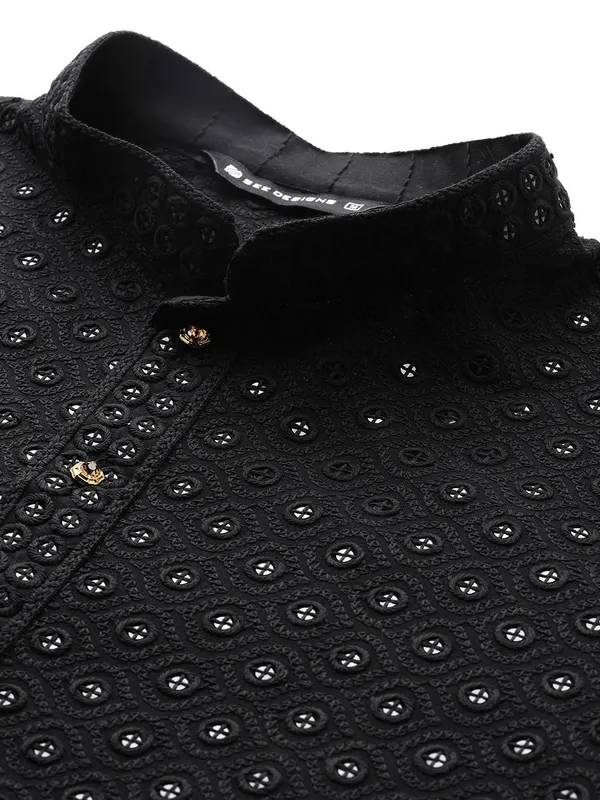 Men_Black_Embroidered_Sequined_Rayon_Kurta_With_Pyjama