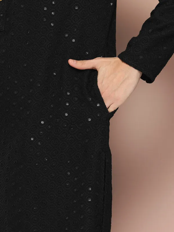 Men's_Black_Embroidered_Sequined_Rayon_Kurta