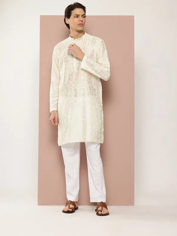 Men's_Off_White_Chanderi_Silk_Embroidered_Kurta,_Paired_with_Pyjama