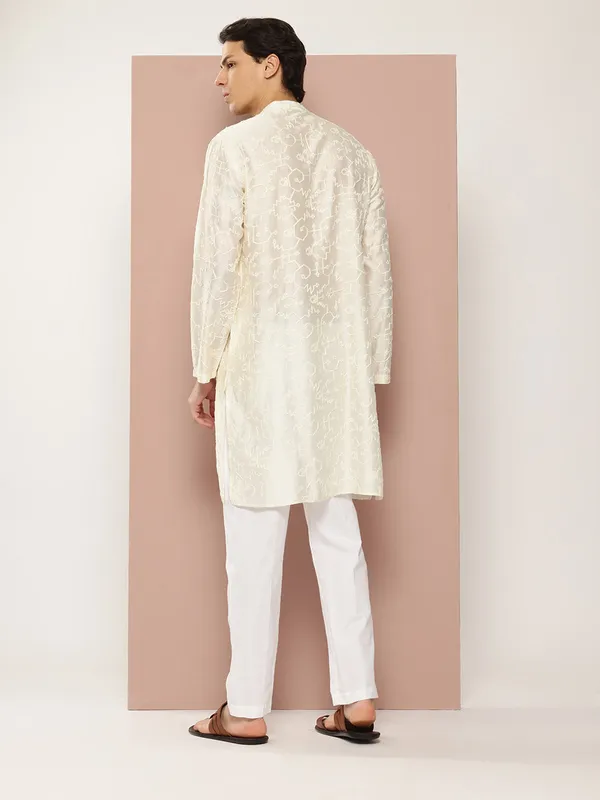 Men's_Off_White_Chanderi_Silk_Embroidered_Kurta,_Paired_with_Pyjama