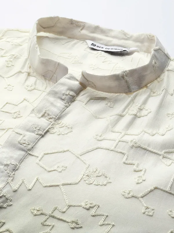 Men's_Off_White_Embroidered_Thread_Work_Chanderi_Silk_Straight_Kurta