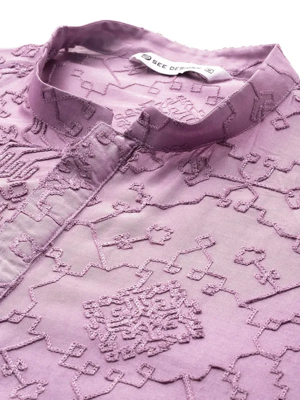 Men's_Lavender_Chanderi_Silk_Embroidered_Kurta,_Paired_with_Pyjama
