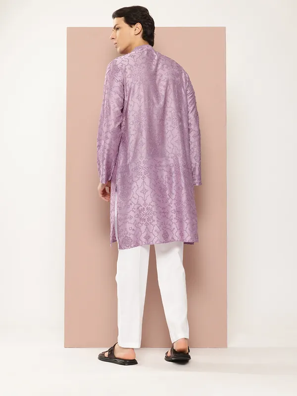 Men_Lavender_Embroidered_Thread_Work_Chanderi_Silk_Straight_Kurta_With_Pyjama
