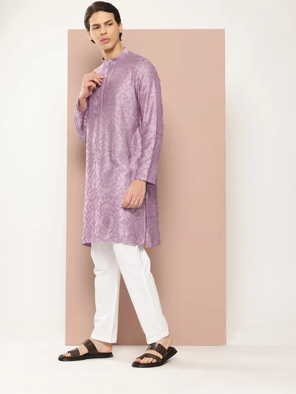 Men's_Lavender_Chanderi_Silk_Embroidered_Kurta,_Paired_with_Pyjama