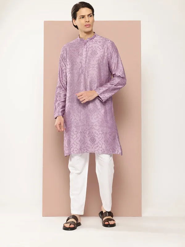 Men's_Lavender_Chanderi_Silk_Embroidered_Kurta,_Paired_with_Pyjama