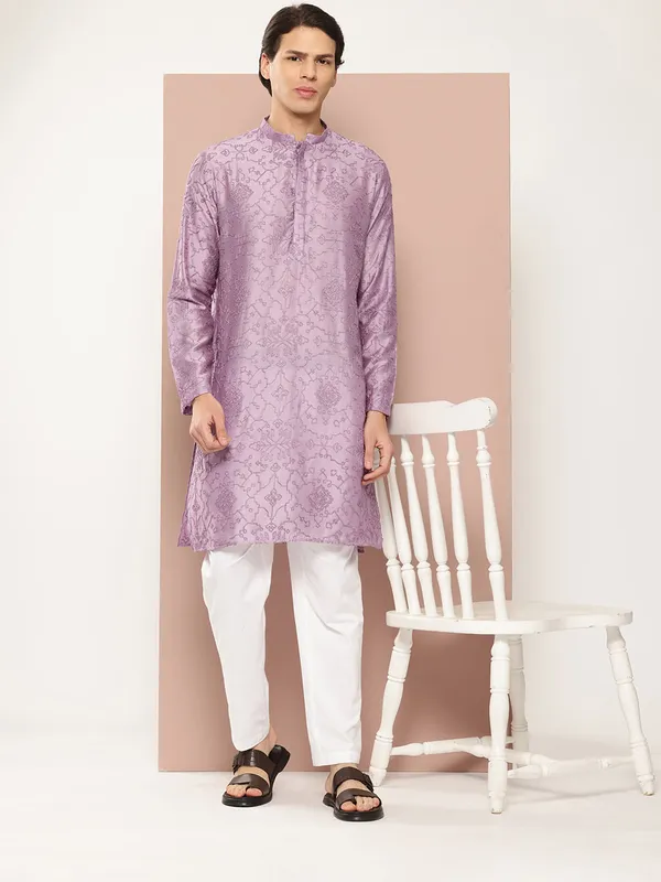 Men's_Lavender_Embroidered_Thread_Work_Chanderi_Silk_Straight_Kurta