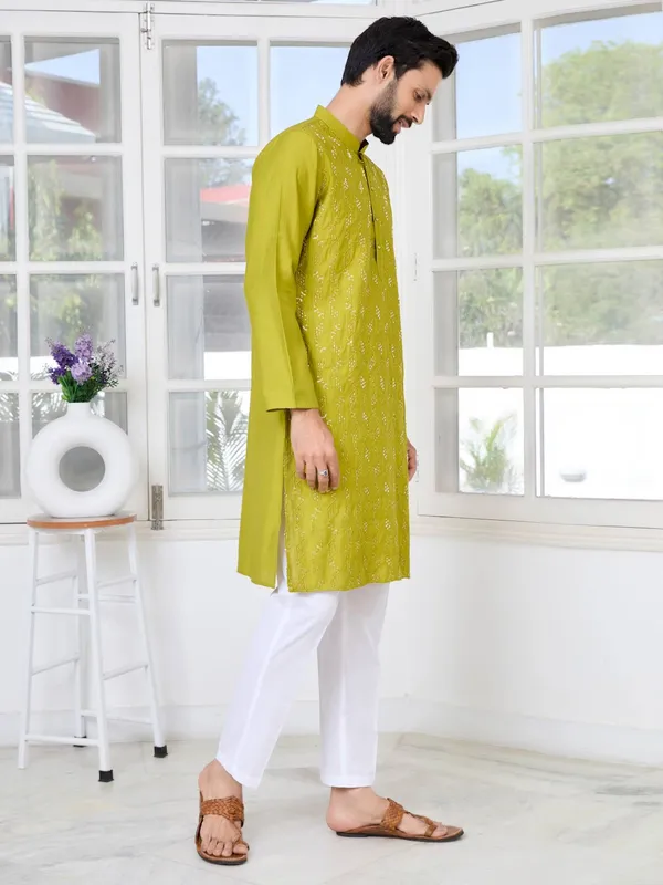 Green_Ethnic_Motifs_Embroidered_Sequinned_Mandarin_Collar_Straight_Kurta
