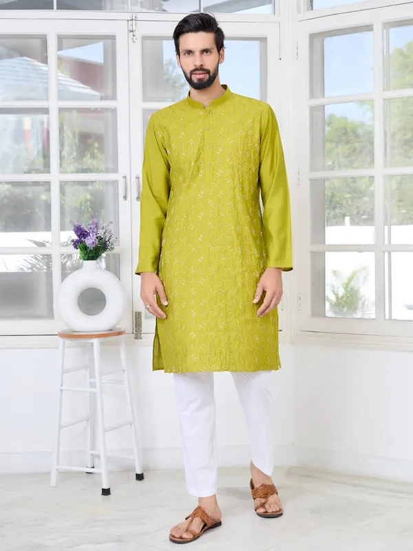 Green_Ethnic_Motifs_Embroidered_Sequinned_Mandarin_Collar_Straight_Kurta