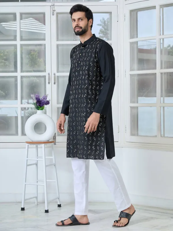 Black_Ethnic_Motifs_Embroidered_Sequinned_Mandarin_Collar_Straight_Kurta
