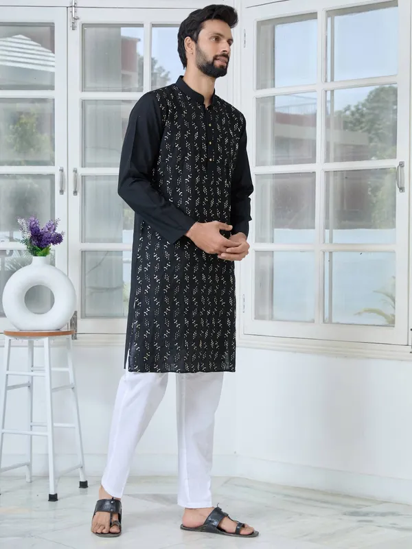 Black_Ethnic_Motifs_Embroidered_Sequinned_Mandarin_Collar_Straight_Kurta