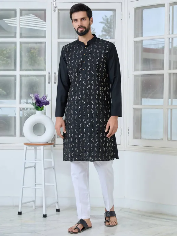 Black_Ethnic_Motifs_Embroidered_Sequinned_Mandarin_Collar_Straight_Kurta