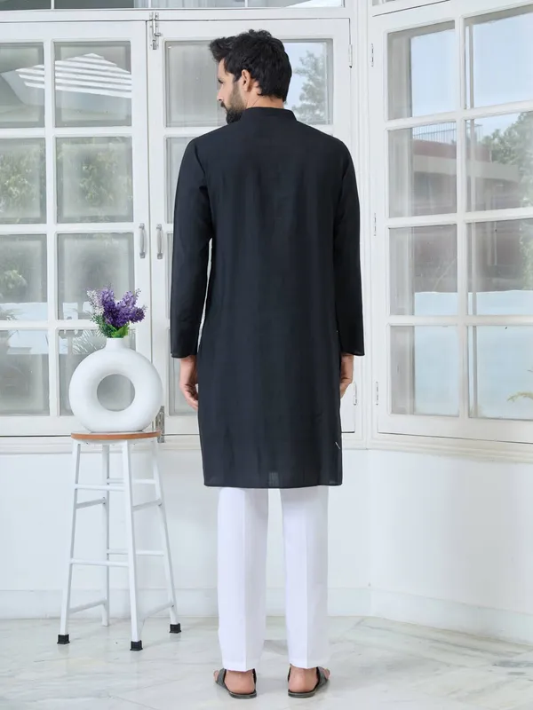 Black_Ethnic_Motifs_Embroidered_Sequinned_Mandarin_Collar_Straight_Kurta
