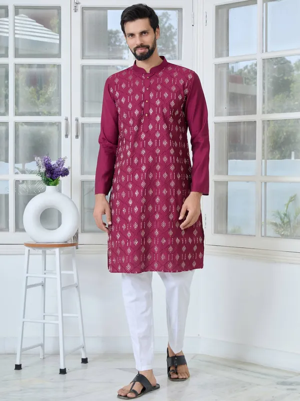 Maroon_Ethnic_Motifs_Embroidered_Sequinned_Mandarin_Collar_Straight_Kurta