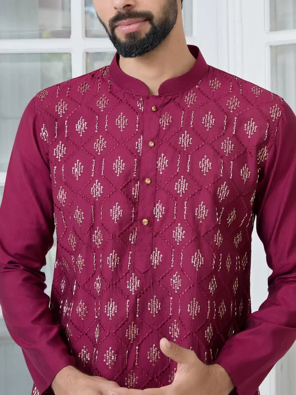 Maroon_Ethnic_Motifs_Embroidered_Sequinned_Mandarin_Collar_Straight_Kurta