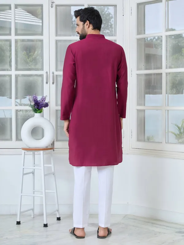 Maroon_Ethnic_Motifs_Embroidered_Sequinned_Mandarin_Collar_Straight_Kurta
