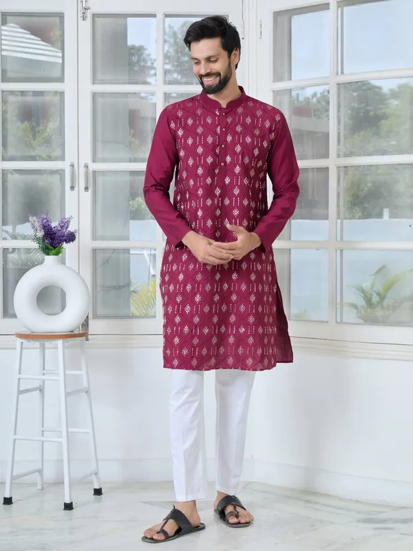 Maroon_Ethnic_Motifs_Embroidered_Sequinned_Mandarin_Collar_Straight_Kurta