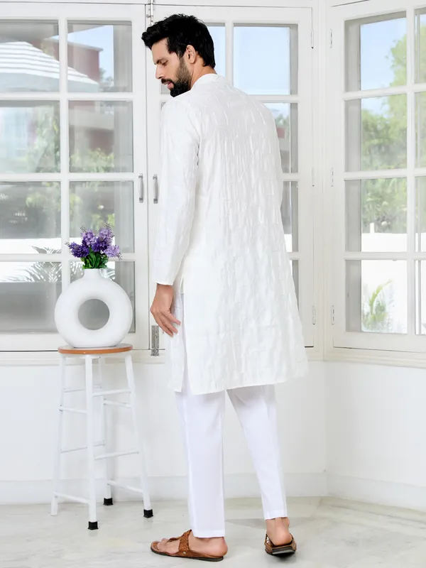Cream_Geometric_Embroidered_Thread_Work_Mandarin_Collar_Straight_Kurta_With_Pyjama