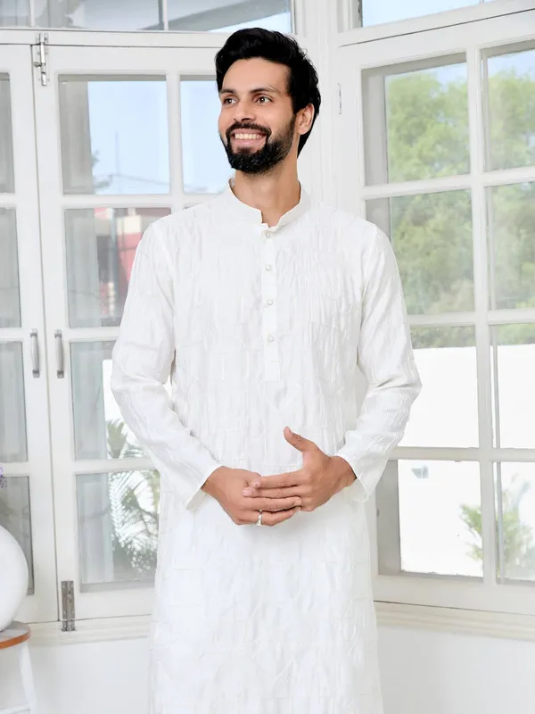 Cream_Geometric_Embroidered_Thread_Work_Mandarin_Collar_Straight_Kurta_with_Pyjama_with_Pyjama