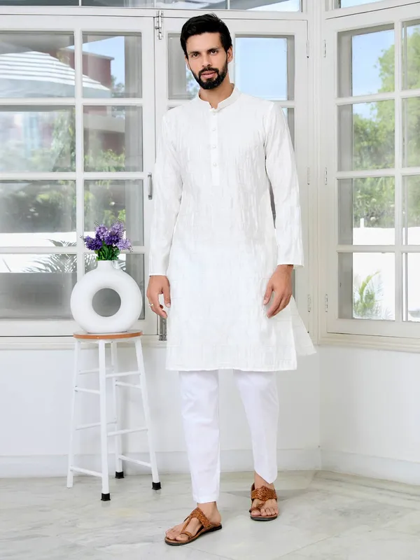 Cream_Geometric_Embroidered_Thread_Work_Mandarin_Collar_Straight_Kurta