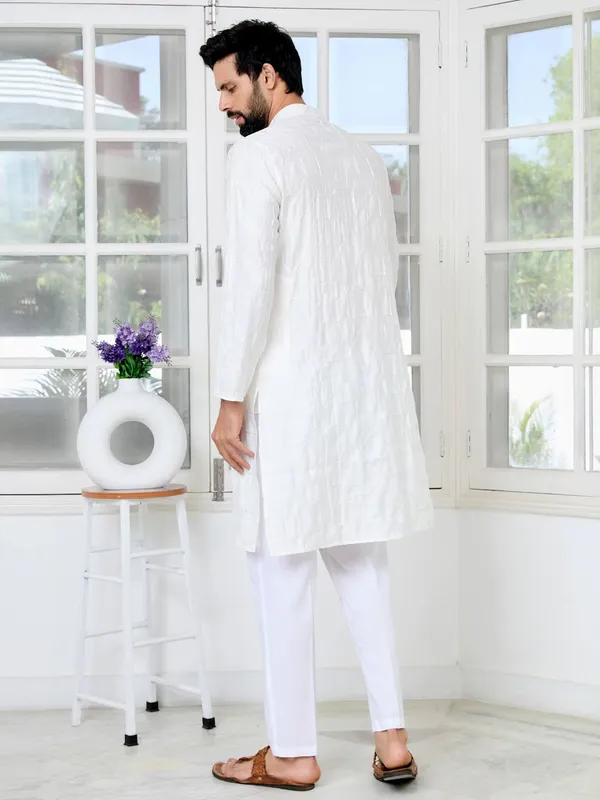 Cream_Geometric_Embroidered_Thread_Work_Mandarin_Collar_Straight_Kurta