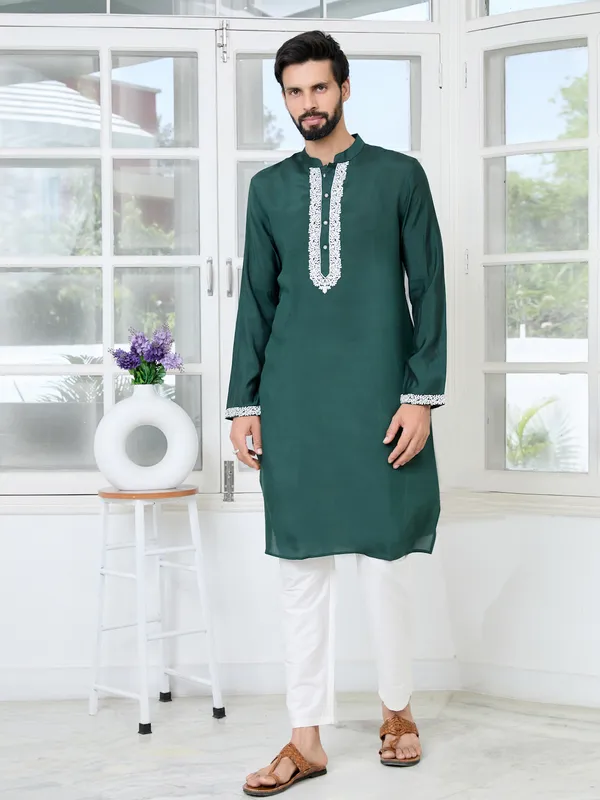 Green_Floral_Embroidered_Mandarin_Collar_Thread_Work_Straight_Kurta_With_Pyjama