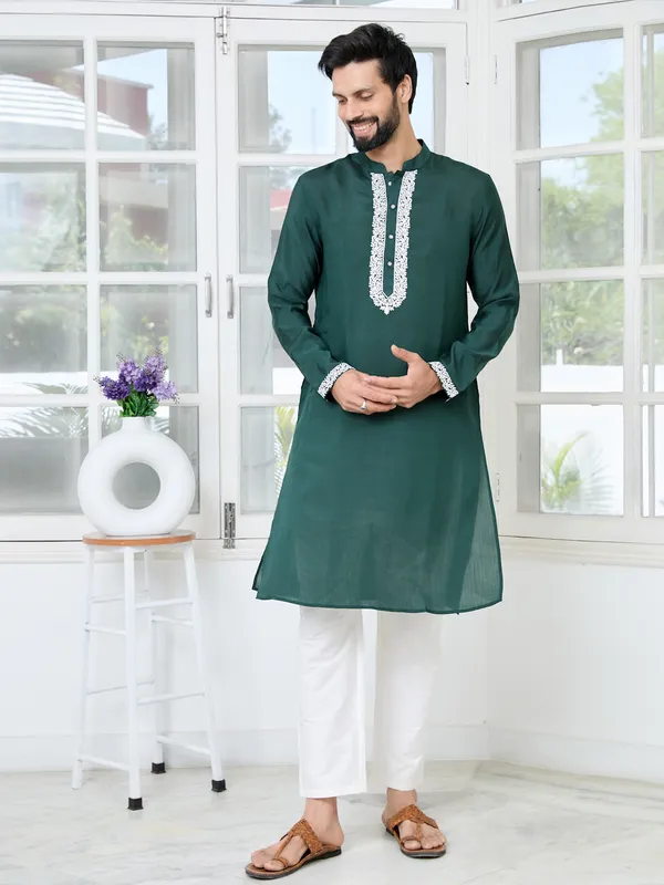 Green_Floral_Embroidered_Mandarin_Collar_Thread_Work_Straight_Kurta_With_Pyjama