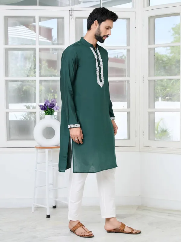 Green_Floral_Embroidered_Mandarin_Collar_Thread_Work_Straight_Kurta
