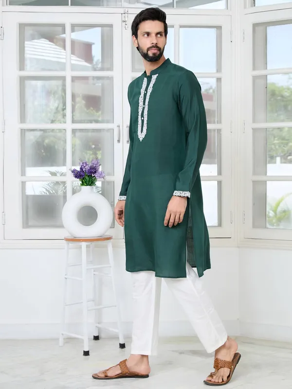Green_Floral_Embroidered_Mandarin_Collar_Thread_Work_Straight_Kurta