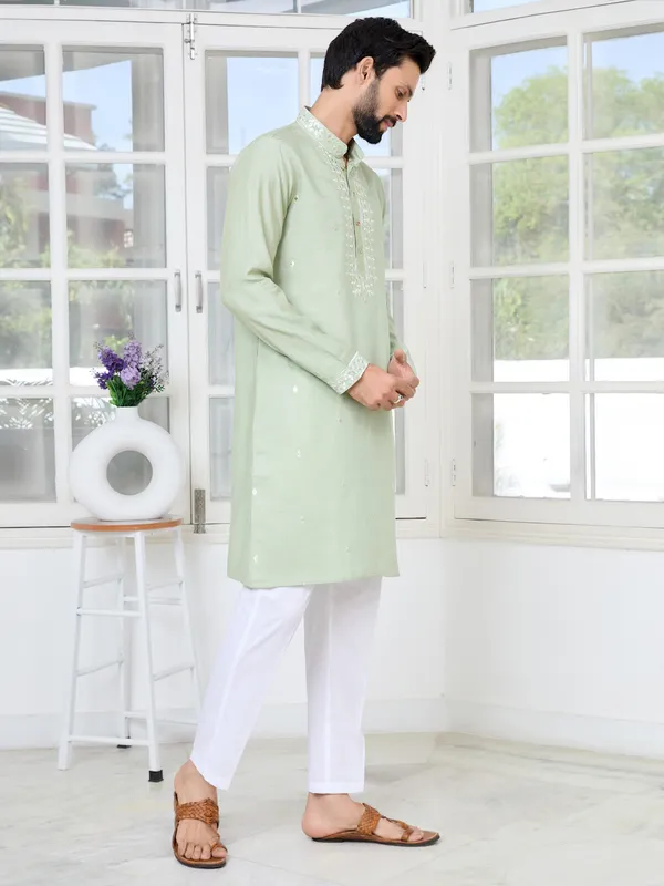 Pastel_Green_Thread_Worked_Chanderi_Straight_Kurta_With_Yoke_Design_Paired_With_Pyjama