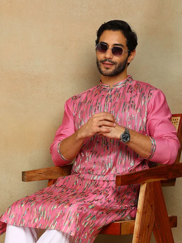 Pink_Thread_Embroidered_Viscose_Straight_Kurta_With_Pyjama