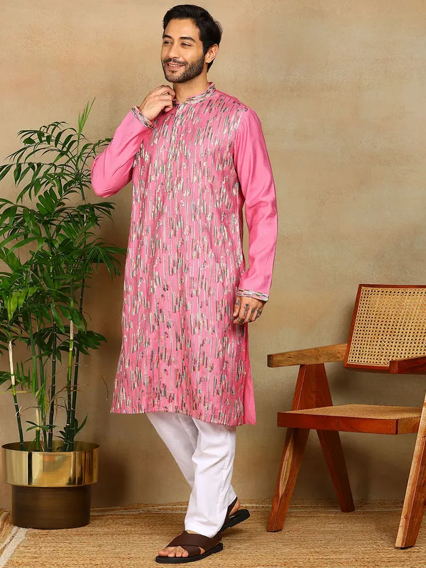 Pink_Thread_Embroidered_Viscose_Straight_Kurta_With_Pyjama