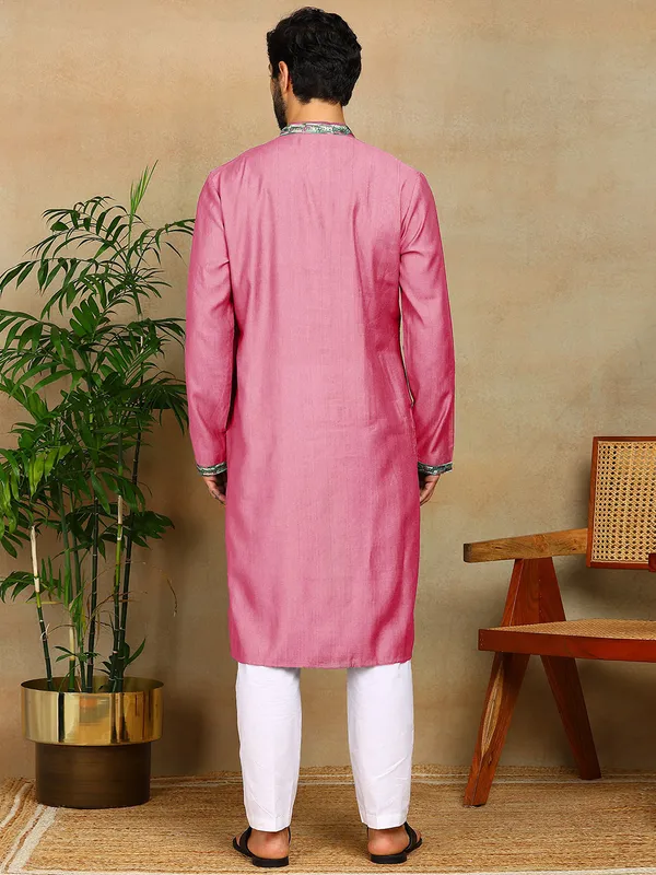 Pink_Thread_Embroidered_Viscose_Straight_Kurta_With_Pyjama