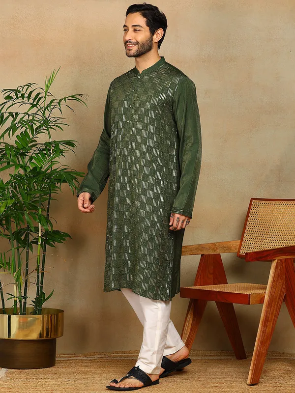 Green_Sequins_Embroidered_Viscose_Straight_Kurta_With_Pyjama