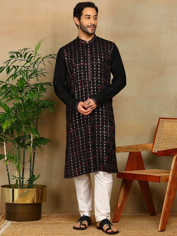 Black_Thread_Embroidered_Viscose_Straight_Kurta_With_Pyjama