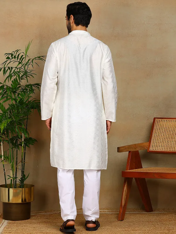 Off-White_Thread_Embroidered_Viscose_Straight_Kurta_With_Pyjama