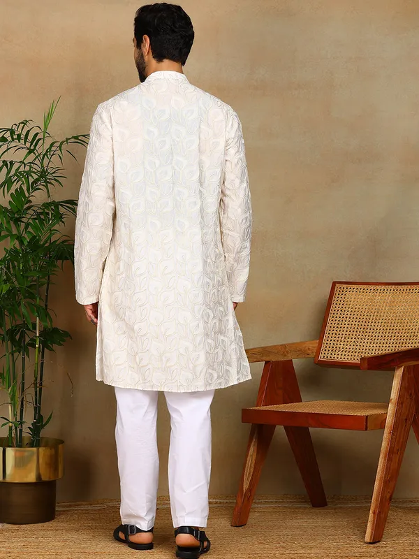 Off-White_Thread_Embroidered_Viscose_Straight_Kurta_With_Pyjama