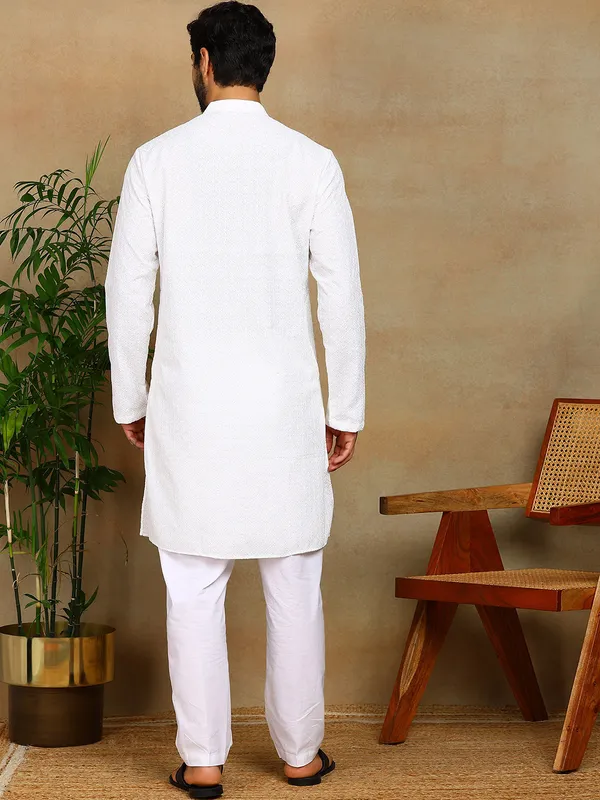 White_Thread_Embroidered_Viscose_Straight_Kurta_With_Pyjama